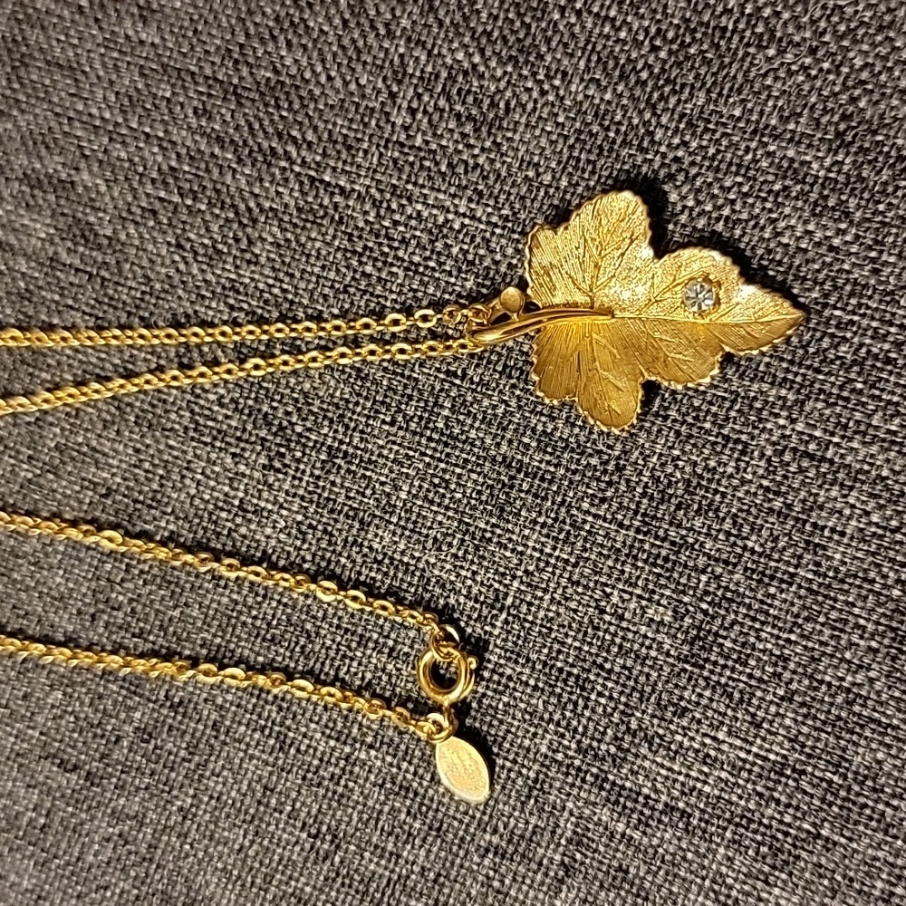 2/$8 Vintage Avon Radiant Leaf with Rhinestone Dewdrop Pendant Choker Necklace